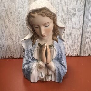 Hand Painted Japan  Vintage Praying Mother Mary/Madonna sculpture figurine 5"